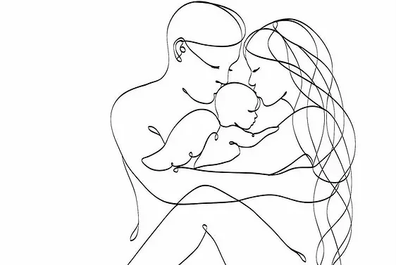 Un bébé est en train de téter le sein de sa maman pendant l'allaitement